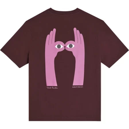 T-SHIRT LOOK